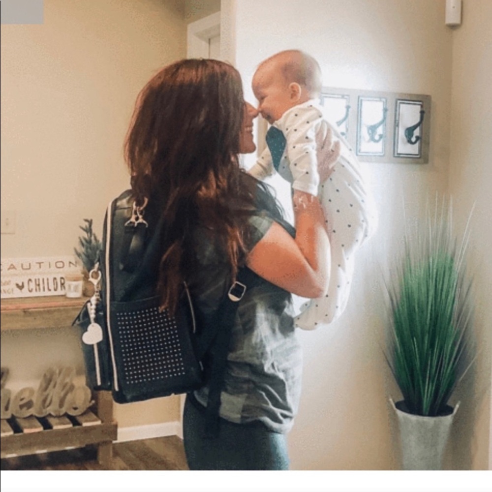 ☀️HOLD☀️Itzy Ritzy OG Chelsea Boss Back Backpack - Picture 3 of 8